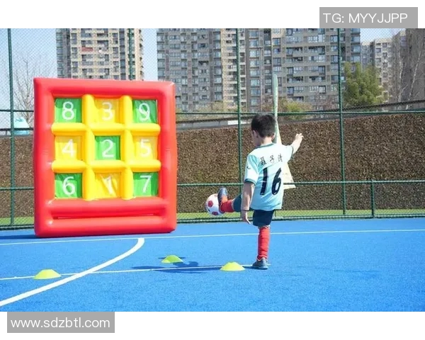 模仿足球明星专属动作挑战赛让你成为场上焦点的秘诀与技巧分享